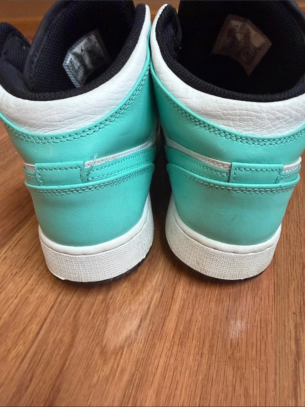 Jordan Kids Low-Top Sneakers in Black, White & Teal
